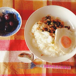 ナンプラーなし♪鶏胸肉でガパオ風ライス